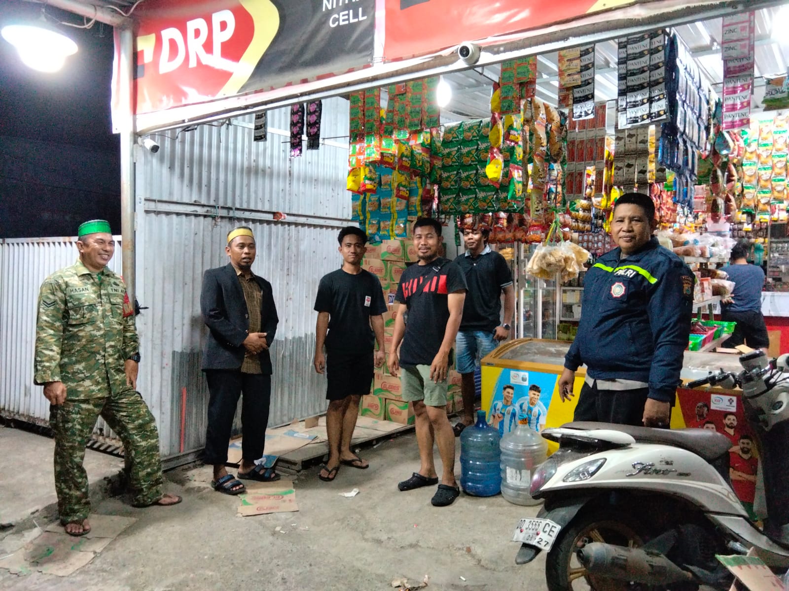 Tiga Pilar Kelurahan Kalabbirang yang terdiri dari Lurah Kalabbirang, Babinsa, dan Bhabinkamtibmas Kelurahan Kalabbirang turun langsung ke lapangan